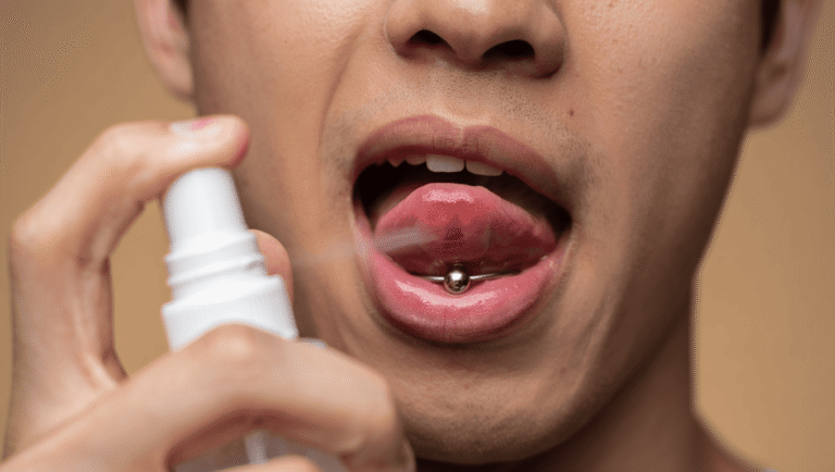 Quels soins faut-il pour un piercing buccal : langue, lèvre, joue