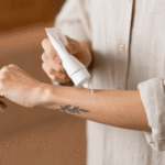 Tatouage été sécurité : protéger son œuvre du soleil